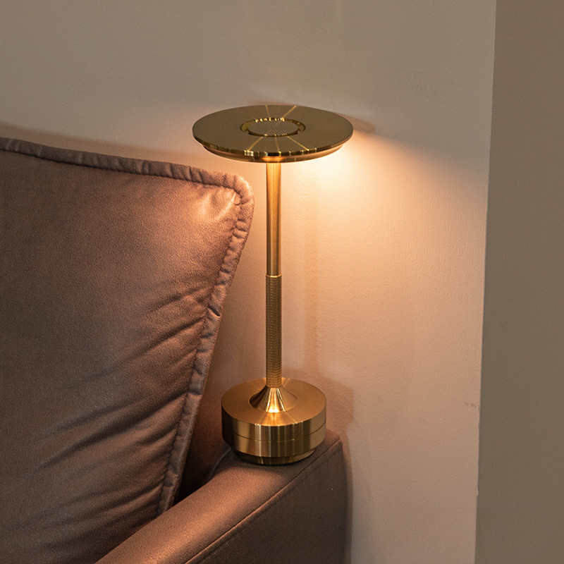 Bezprzewodowa lampa stołowa LED do domu i ogrodu
