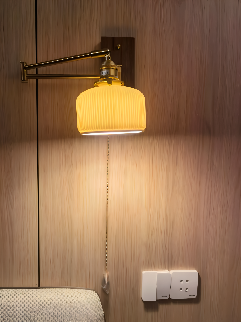 Regulowana lampa ścienna ceramiczna z włącznikiem