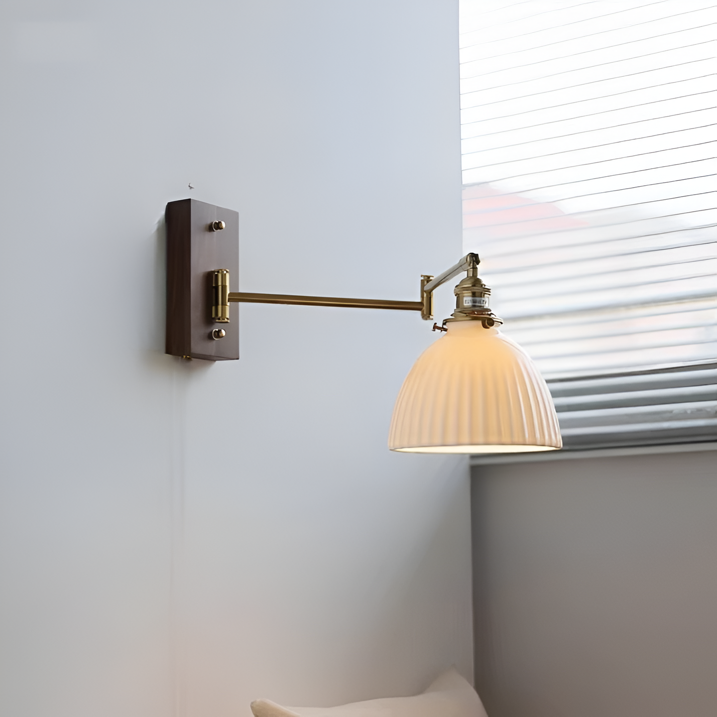 Regulowana lampa ścienna ceramiczna z włącznikiem