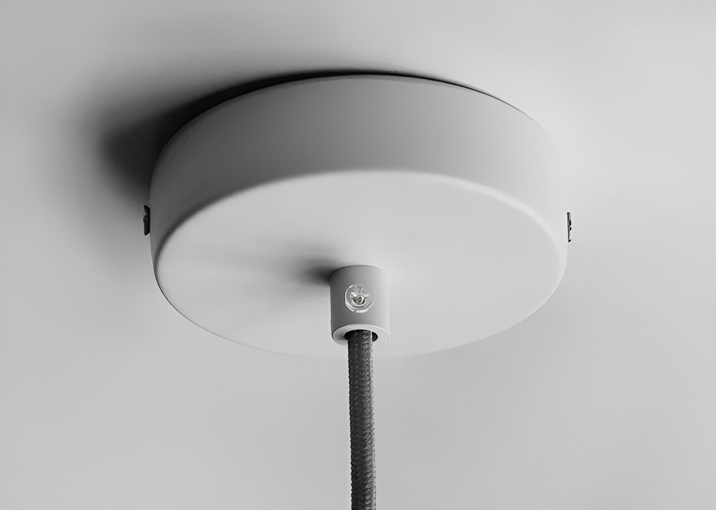 Kolorowa lampa wisząca w stylu skandynawskim do kuchni i jadalni