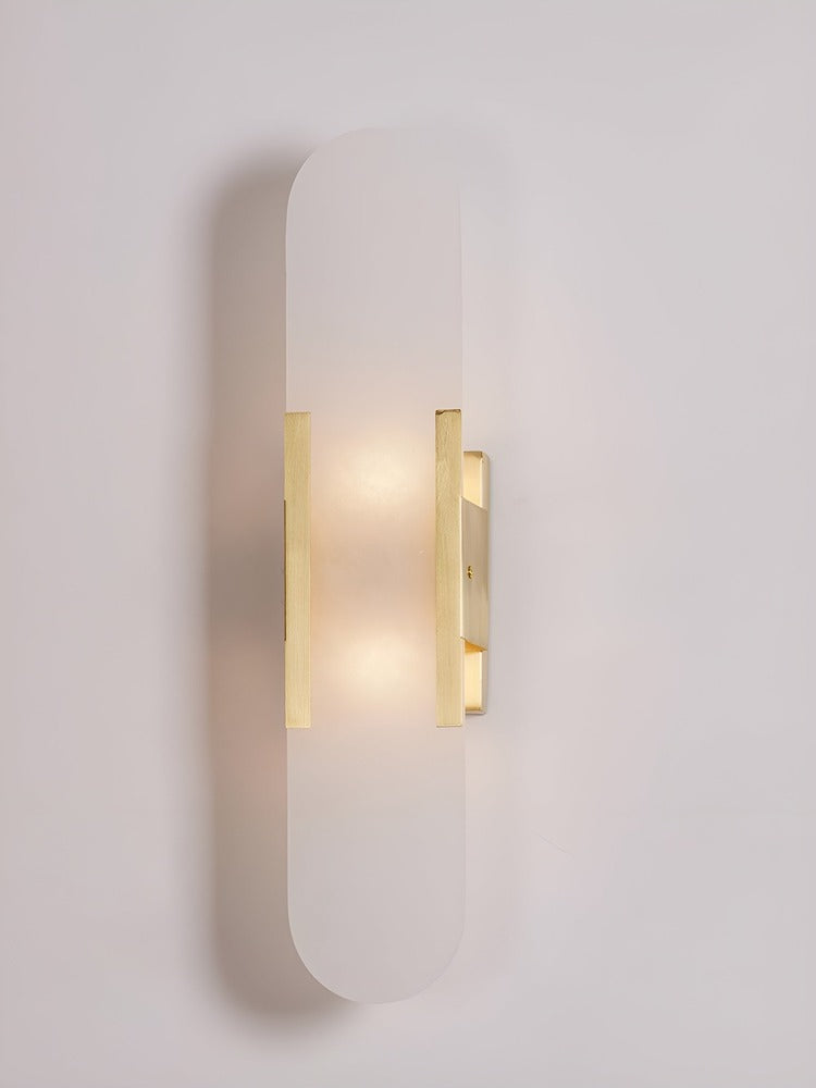 Lampa ścienna z alabastru i metalu do eleganckich wnętrz