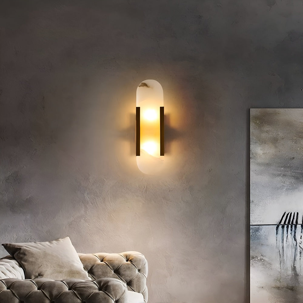 Lampa ścienna z alabastru i metalu do eleganckich wnętrz