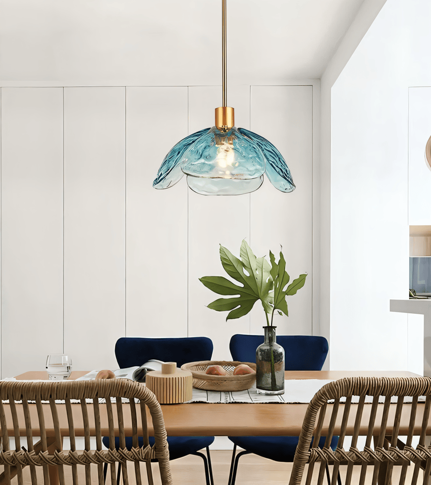 Kolorowa szklana lampa wisząca w kształcie kwiatu