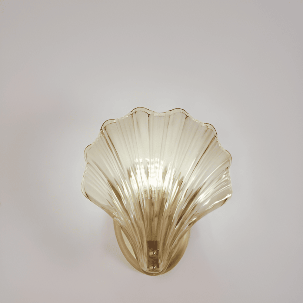 Szklana lampa ścienna z mosiężną podstawą