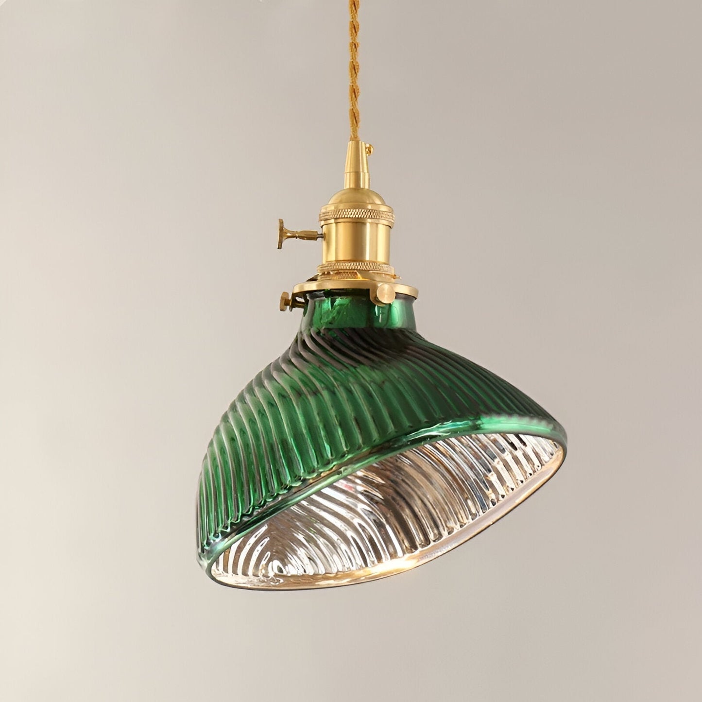 Zielona lampa wisząca ze szkła ryflowanego