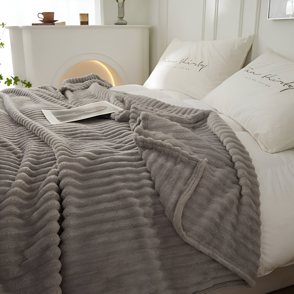 Gruby prążkowany koc fleece w paski całoroczny