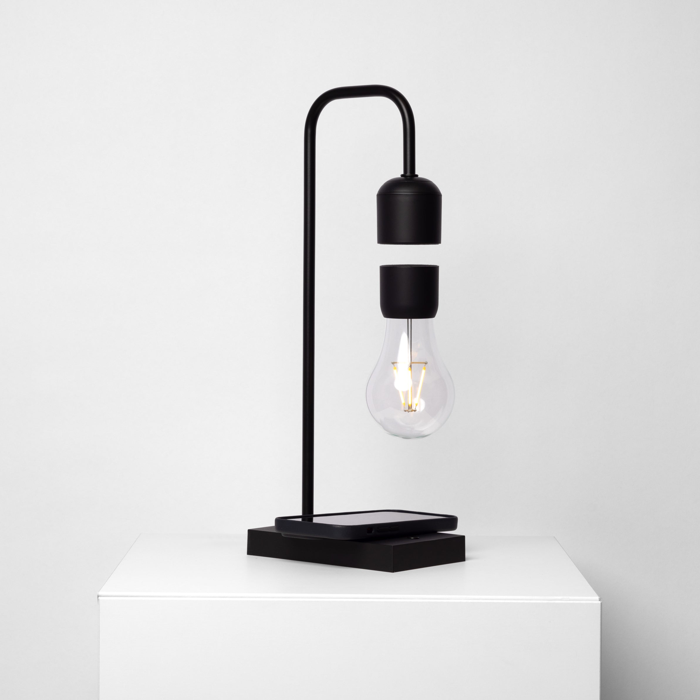 Minimalistyczna lampa LED z ładowaniem bezprzewodowym