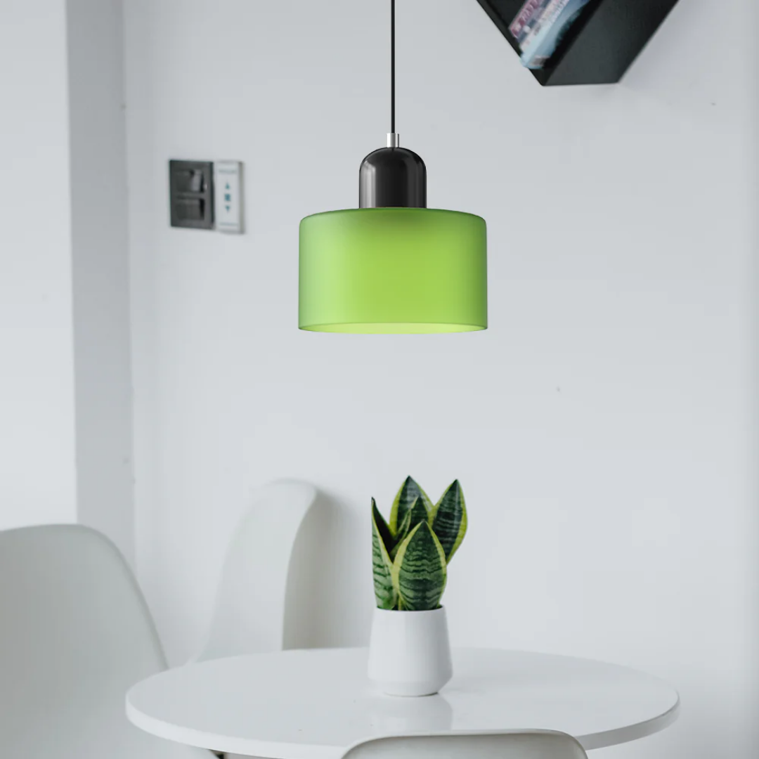 Retro lampa wisząca z pomarańczowym kloszem i zieloną oprawą