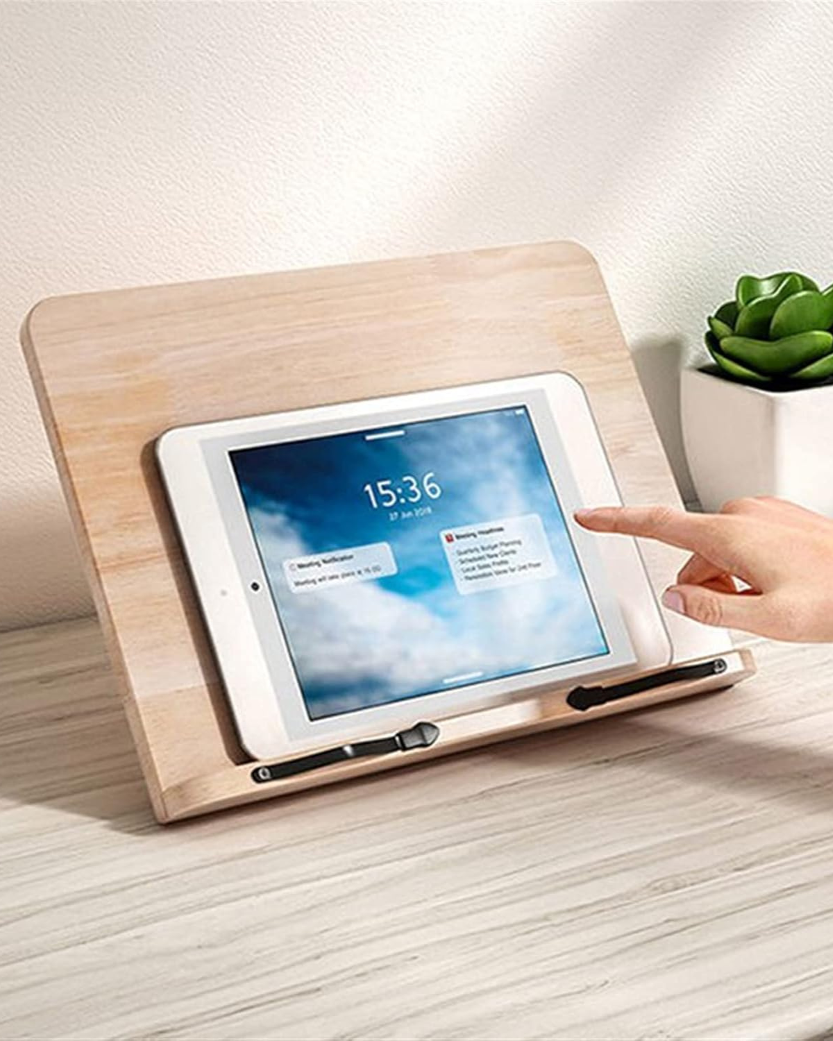 Drewniana podstawka pod książkę i tablet z regulacją