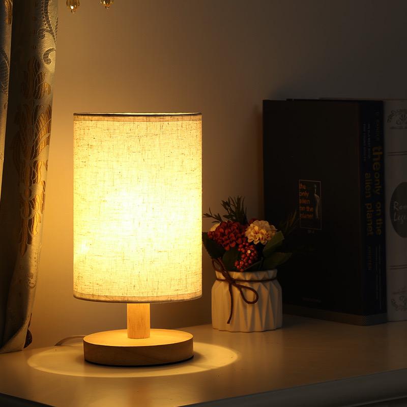 Lampa stołowa z drewna i lnu LED z pilotem