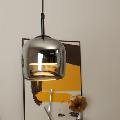 Szklana lampa wisząca do salonu w czarno-dymnym kolorze