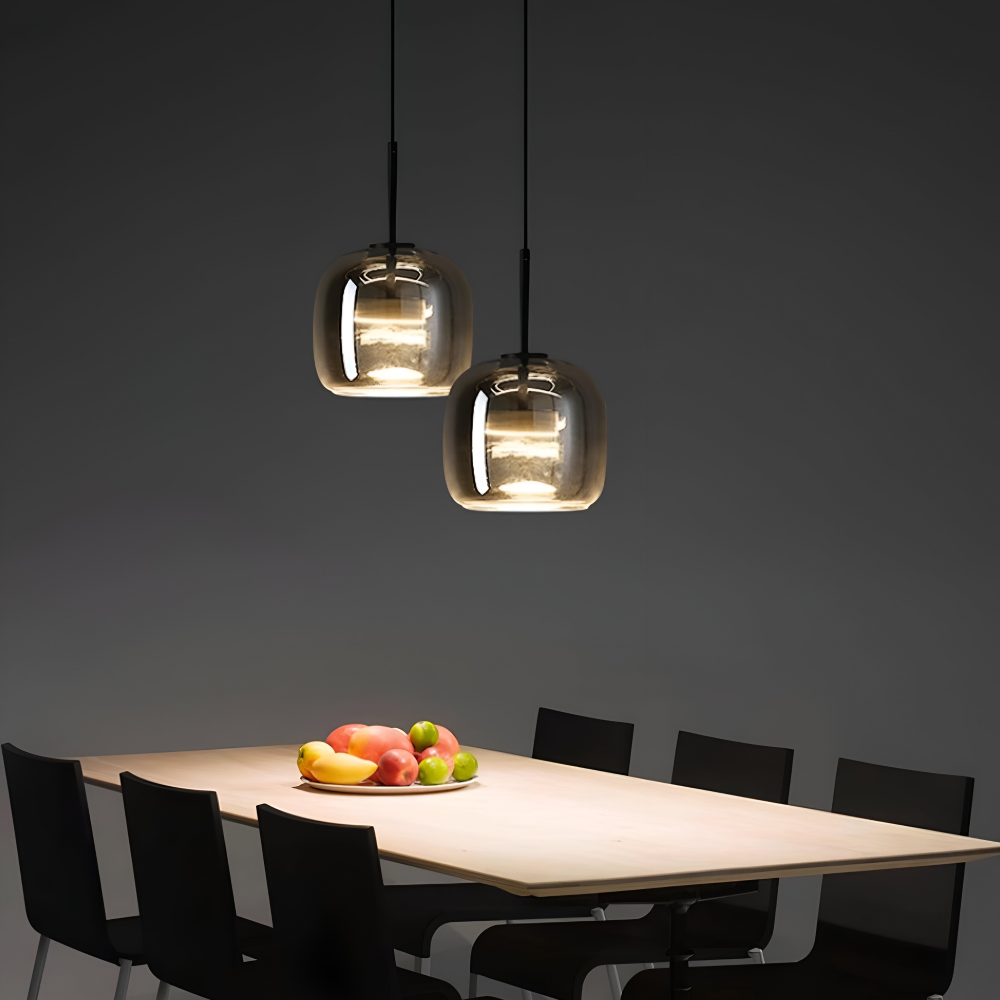 Szklana lampa wisząca do salonu w czarno-dymnym kolorze
