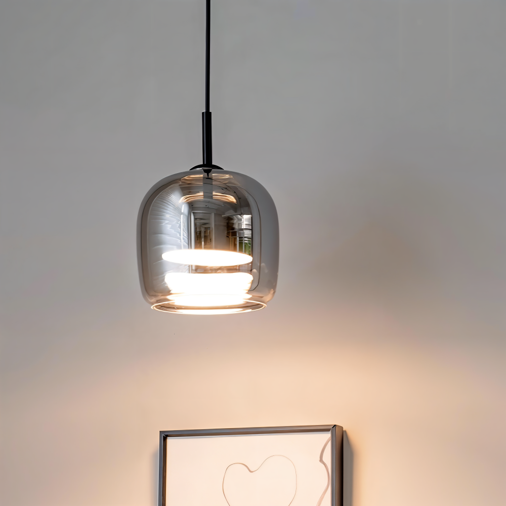 Szklana lampa wisząca do salonu w czarno-dymnym kolorze
