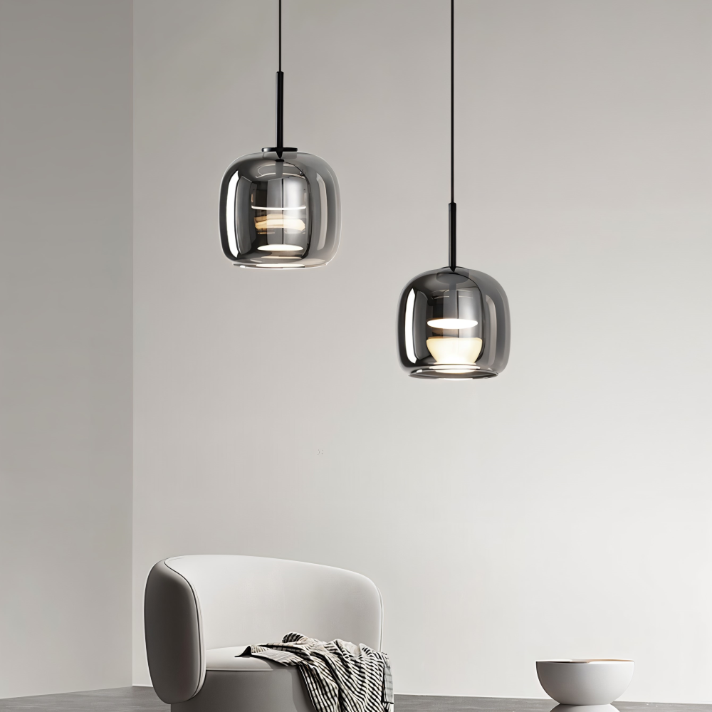 Szklana lampa wisząca do salonu w czarno-dymnym kolorze