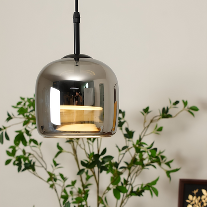 Szklana lampa wisząca do salonu w czarno-dymnym kolorze