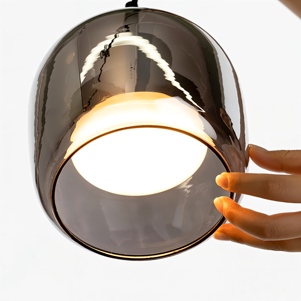 Szklana lampa wisząca do salonu w czarno-dymnym kolorze