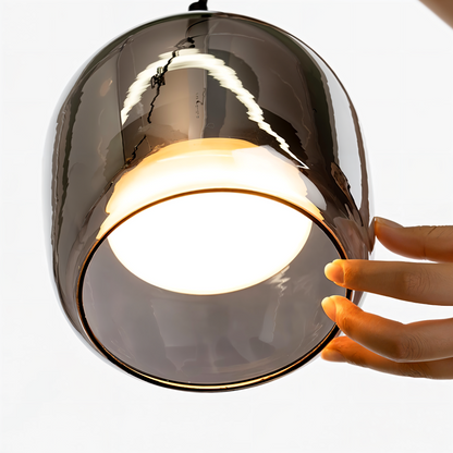 Szklana lampa wisząca do salonu w czarno-dymnym kolorze