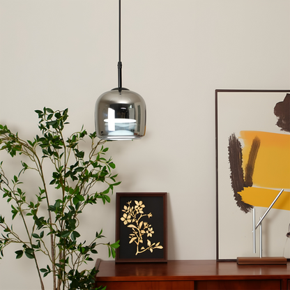 Szklana lampa wisząca do salonu w czarno-dymnym kolorze