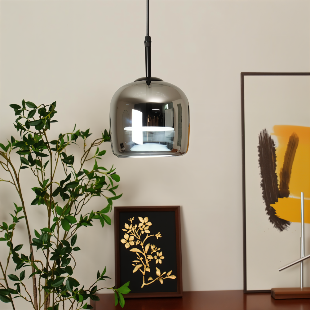 Szklana lampa wisząca do salonu w czarno-dymnym kolorze