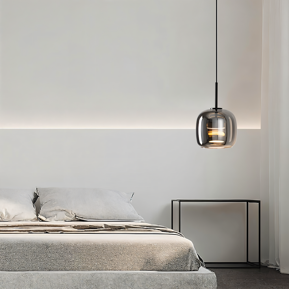 Szklana lampa wisząca do salonu w czarno-dymnym kolorze