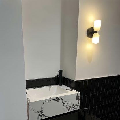 Podwójna lampa ścienna LED z akrylu i metalu