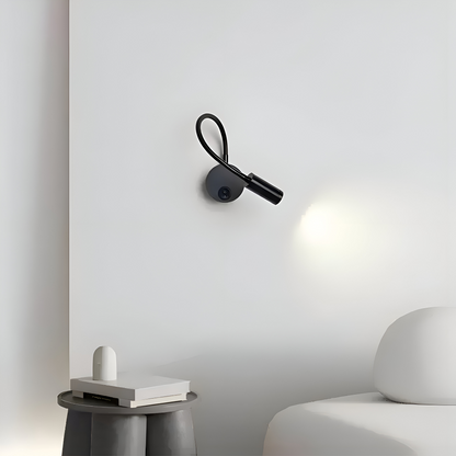 Czarna lampa ścienna LED z regulowanym ramieniem do czytania