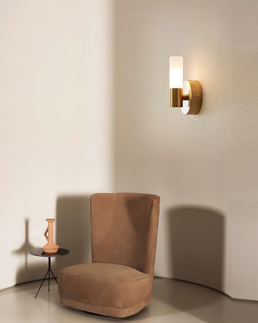 Mosiężna lampa ścienna LED ze szklanym kloszem