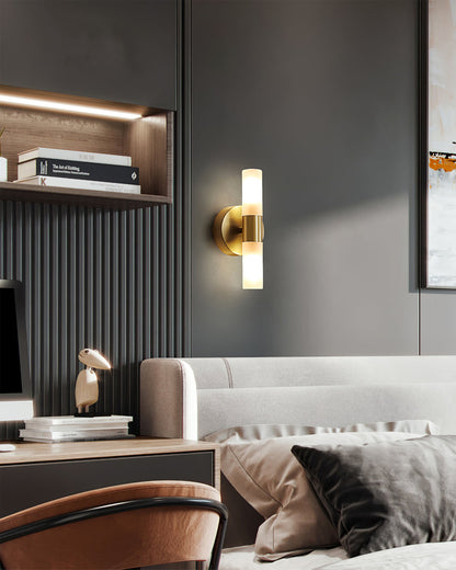 Mosiężna lampa ścienna LED ze szklanym kloszem