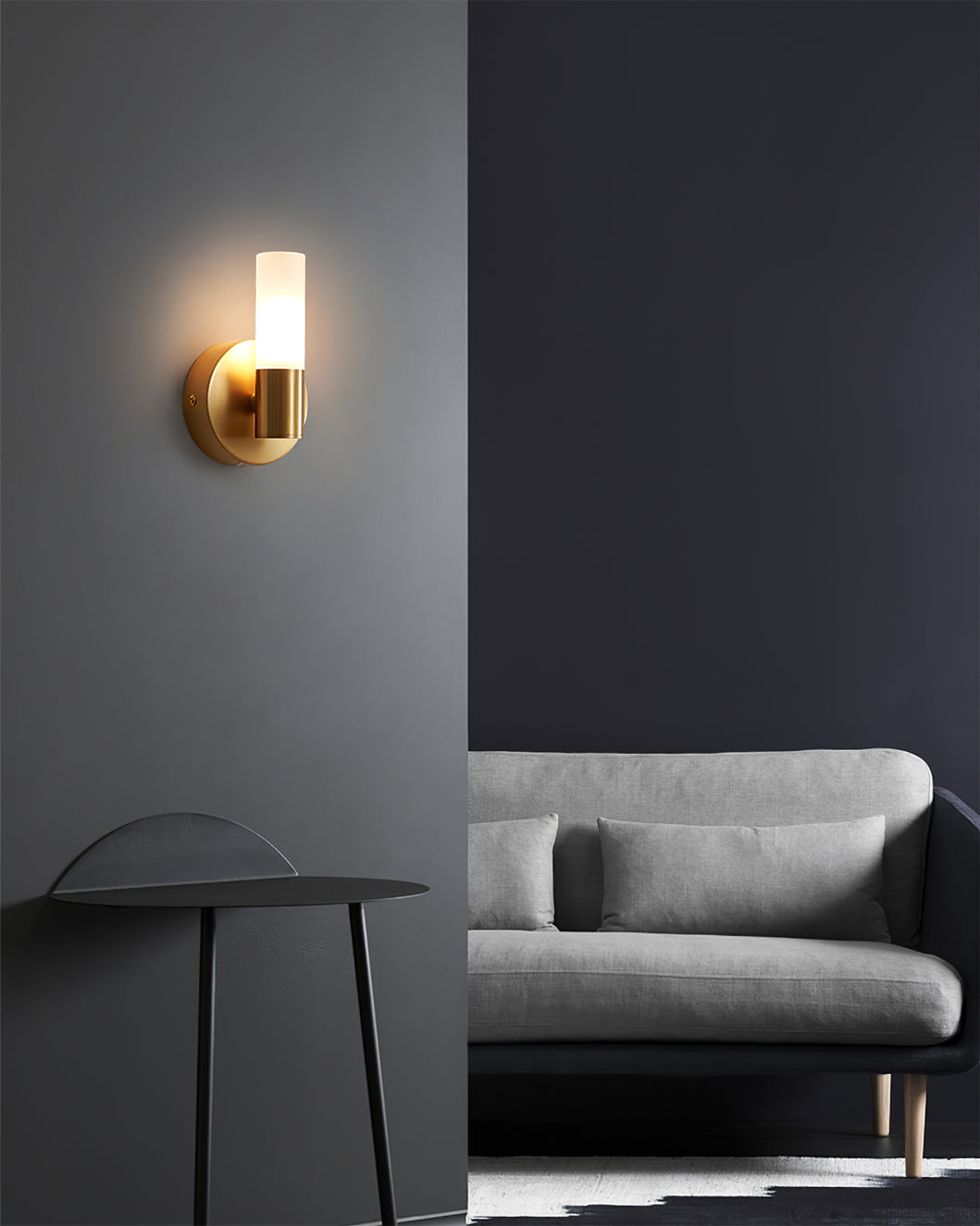 Mosiężna lampa ścienna LED ze szklanym kloszem
