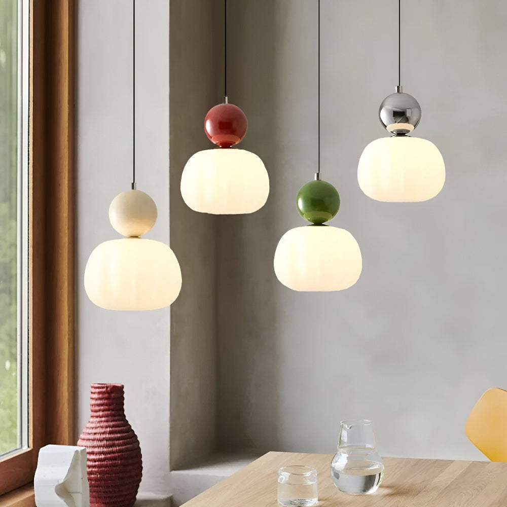 Lampa wisząca Art Deco kremowa z metalową ramą