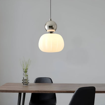 Lampa wisząca Art Deco kremowa z metalową ramą