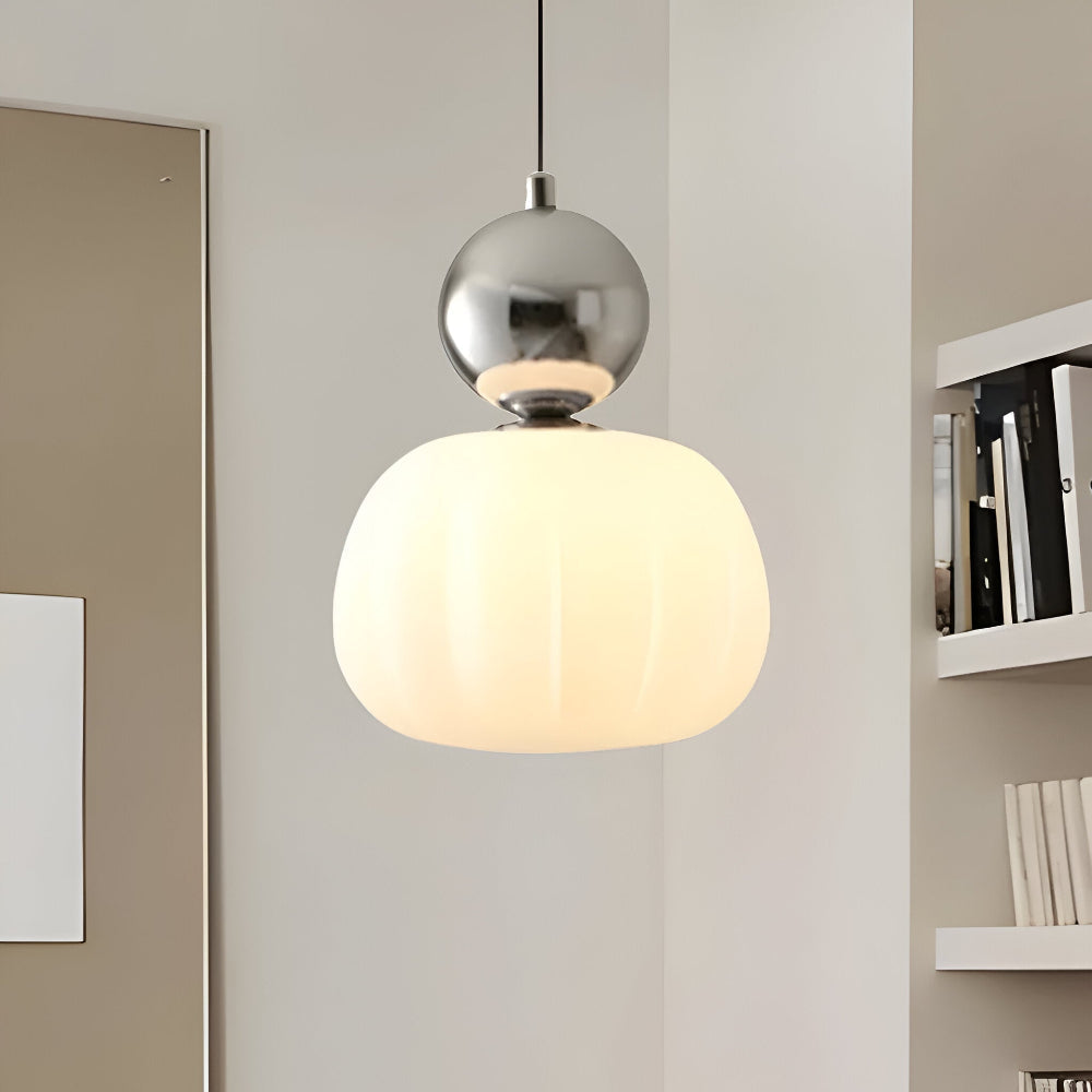 Lampa wisząca Art Deco kremowa z metalową ramą