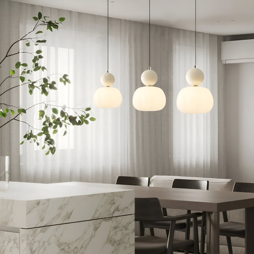 Lampa wisząca Art Deco kremowa z metalową ramą