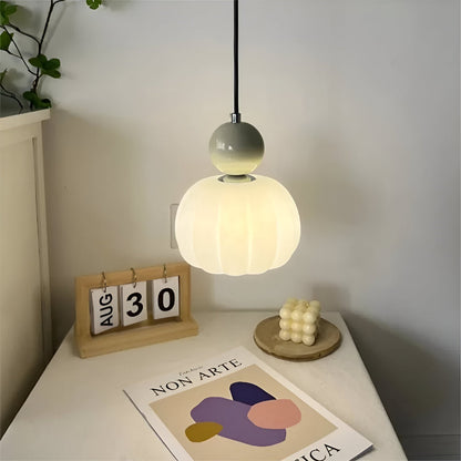 Lampa wisząca Art Deco kremowa z metalową ramą