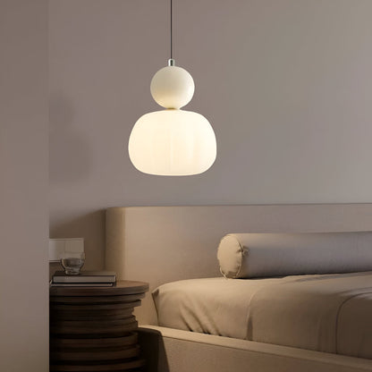 Lampa wisząca Art Deco kremowa z metalową ramą