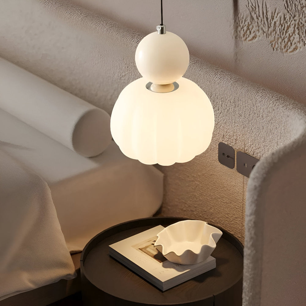 Lampa wisząca Art Deco kremowa z metalową ramą