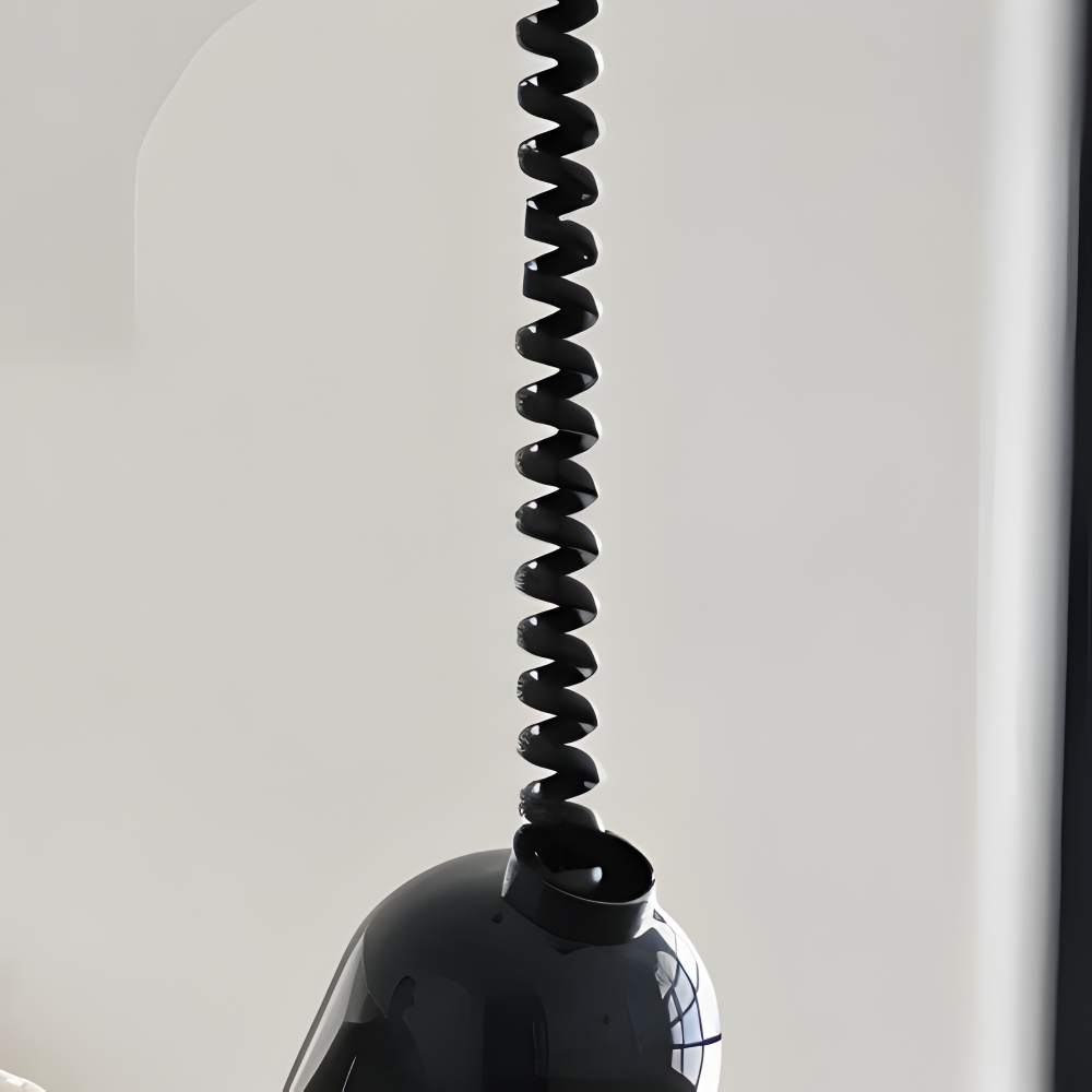Kremowa lampa sufitowa metalowa z czarnym kablem