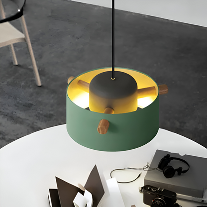 Skandynawska lampa wisząca z drewna i metalu do jadalni