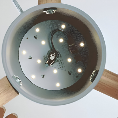 Skandynawska lampa wisząca z drewna i metalu do jadalni