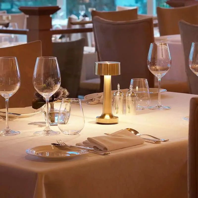 Akumulatorowa lampka stołowa LED do restauracji