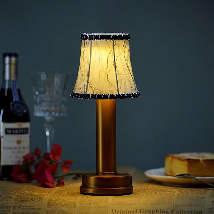 Bezprzewodowa lampka stołowa LED z wymiennym abażurem