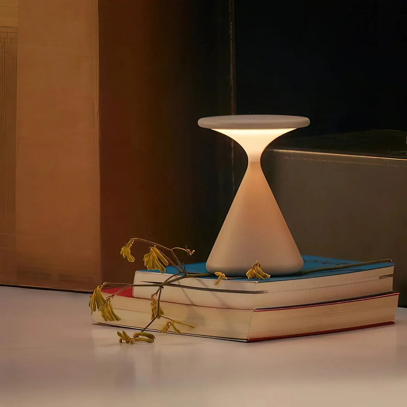Bezprzewodowa lampa stołowa LED w kształcie klepsydry