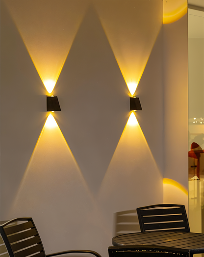 Solarna lampa ścienna LED zewnętrzna góra dół IP54