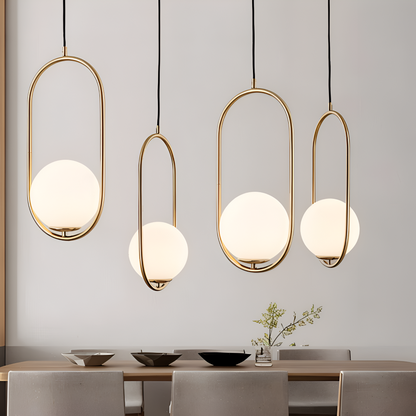 Lampa wisząca złota LED z kulą szklaną do salonu