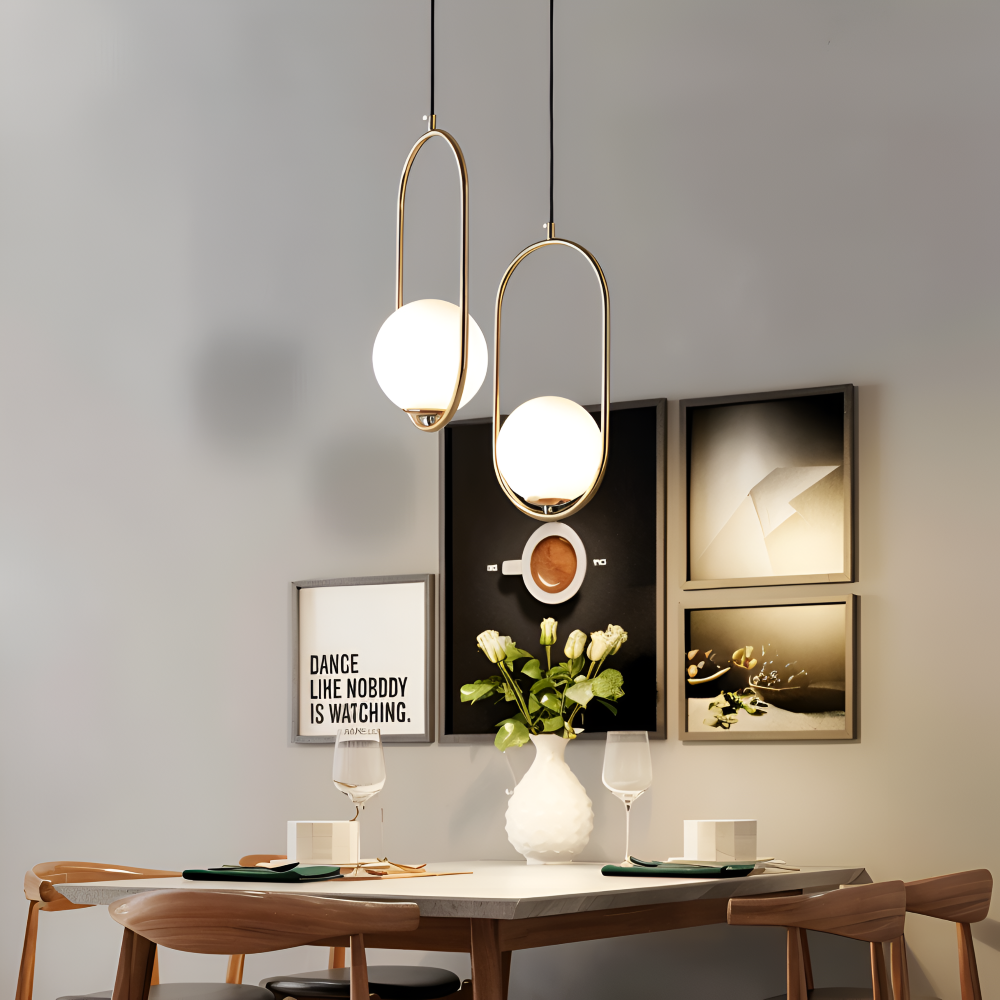 Lampa wisząca złota LED z kulą szklaną do salonu
