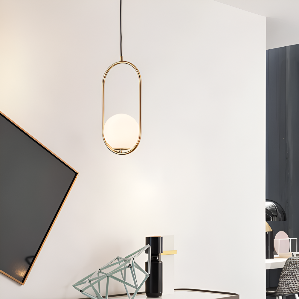 Lampa wisząca złota elipsa LED ze szklaną kulą