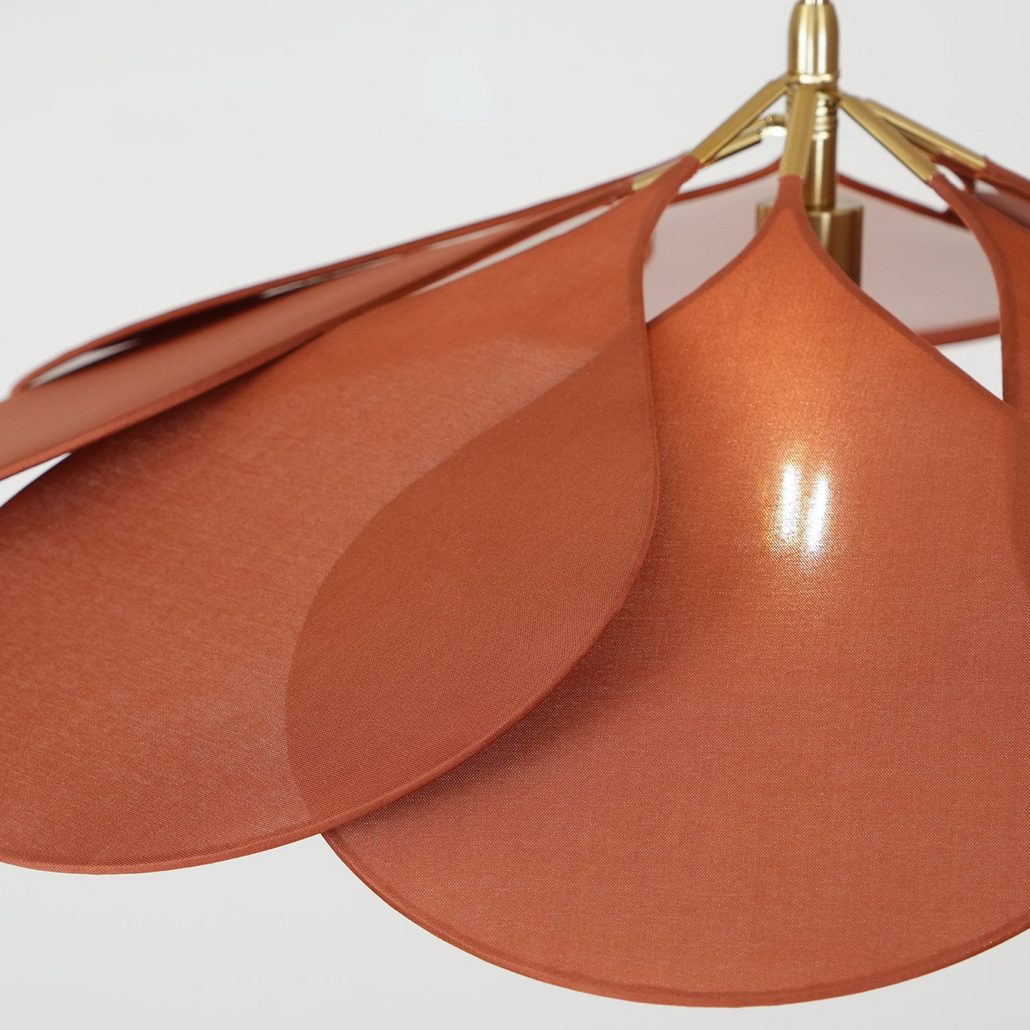 Lampa wisząca vintage z kwiatowym kloszem z tkaniny