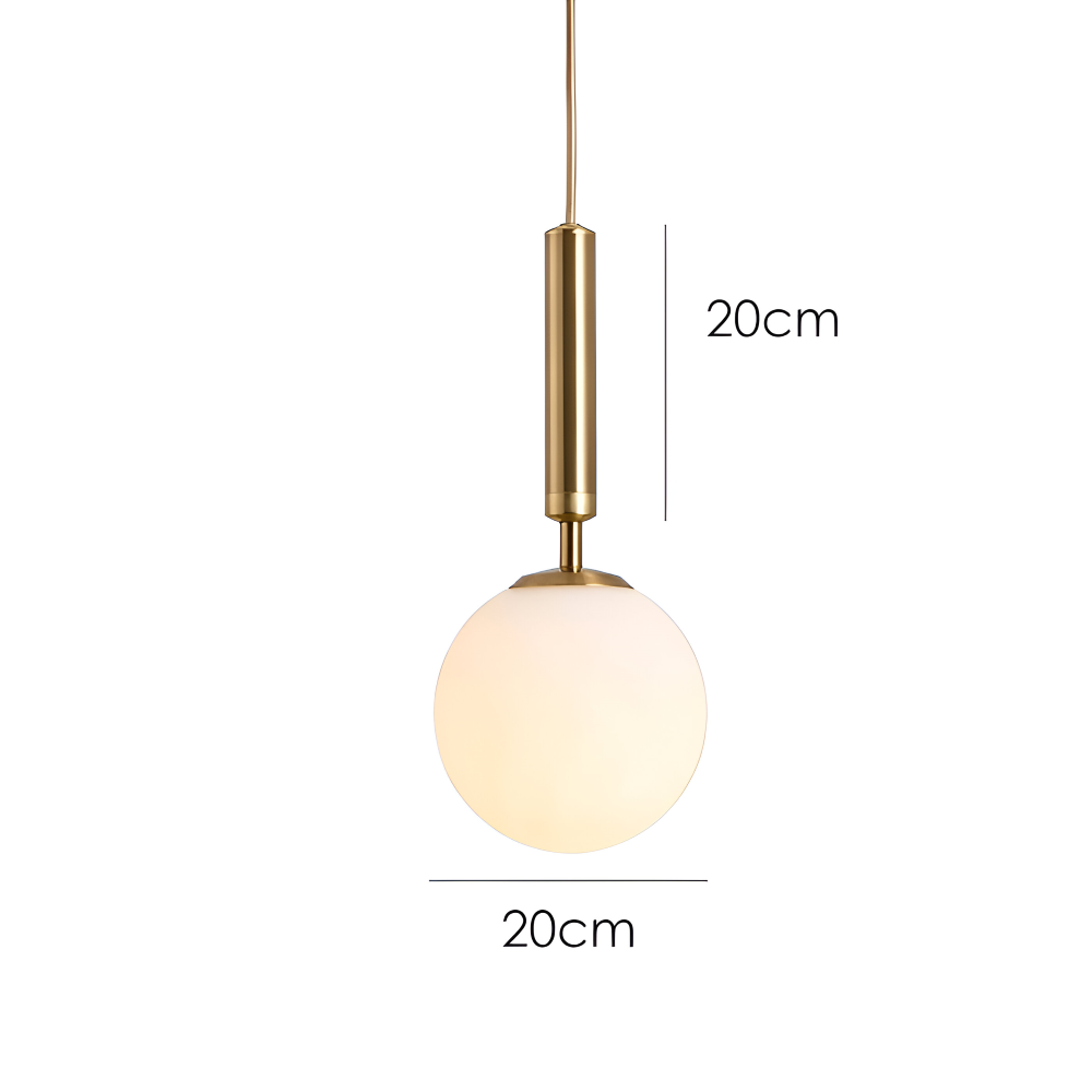 Biała lampa wisząca ze szklanym kloszem do salonu