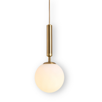 Biała lampa wisząca ze szklanym kloszem do salonu