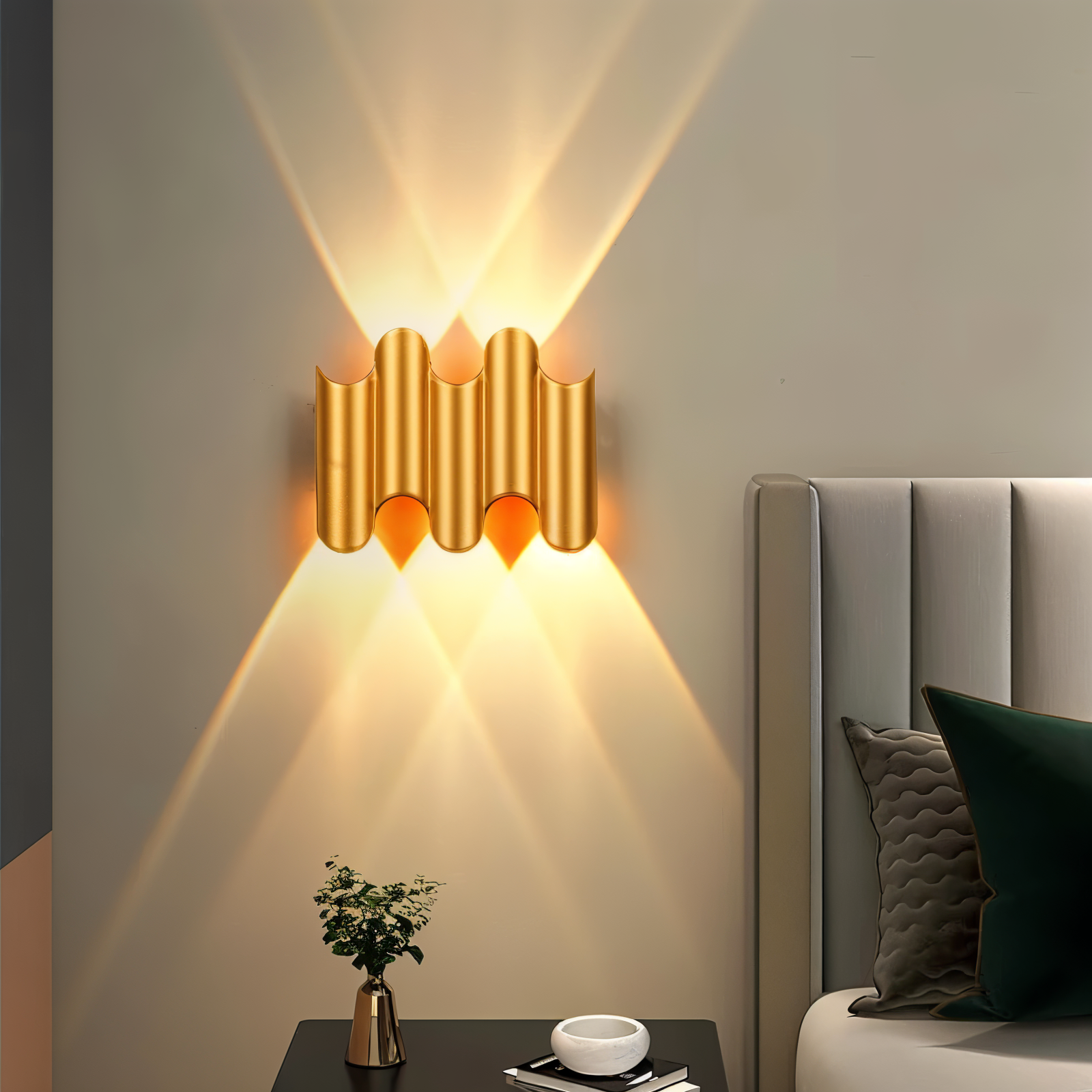 Czarno-złota lampa ścienna LED nowoczesna